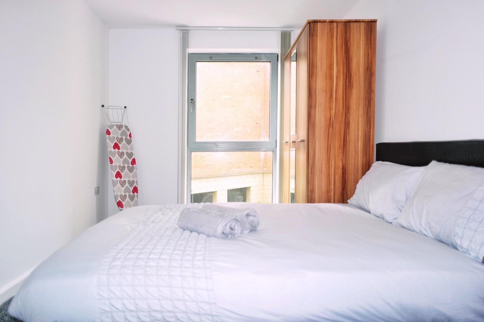 2 Bed Ensuite With Balcony And Free Onsite Secure Parking Manchester Buitenkant foto