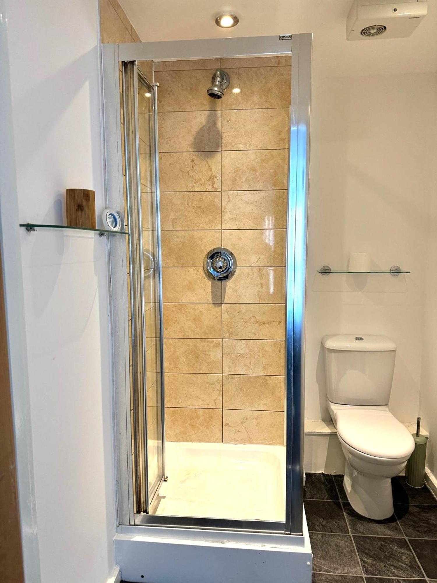 2 Bed Ensuite With Balcony And Free Onsite Secure Parking Manchester Buitenkant foto