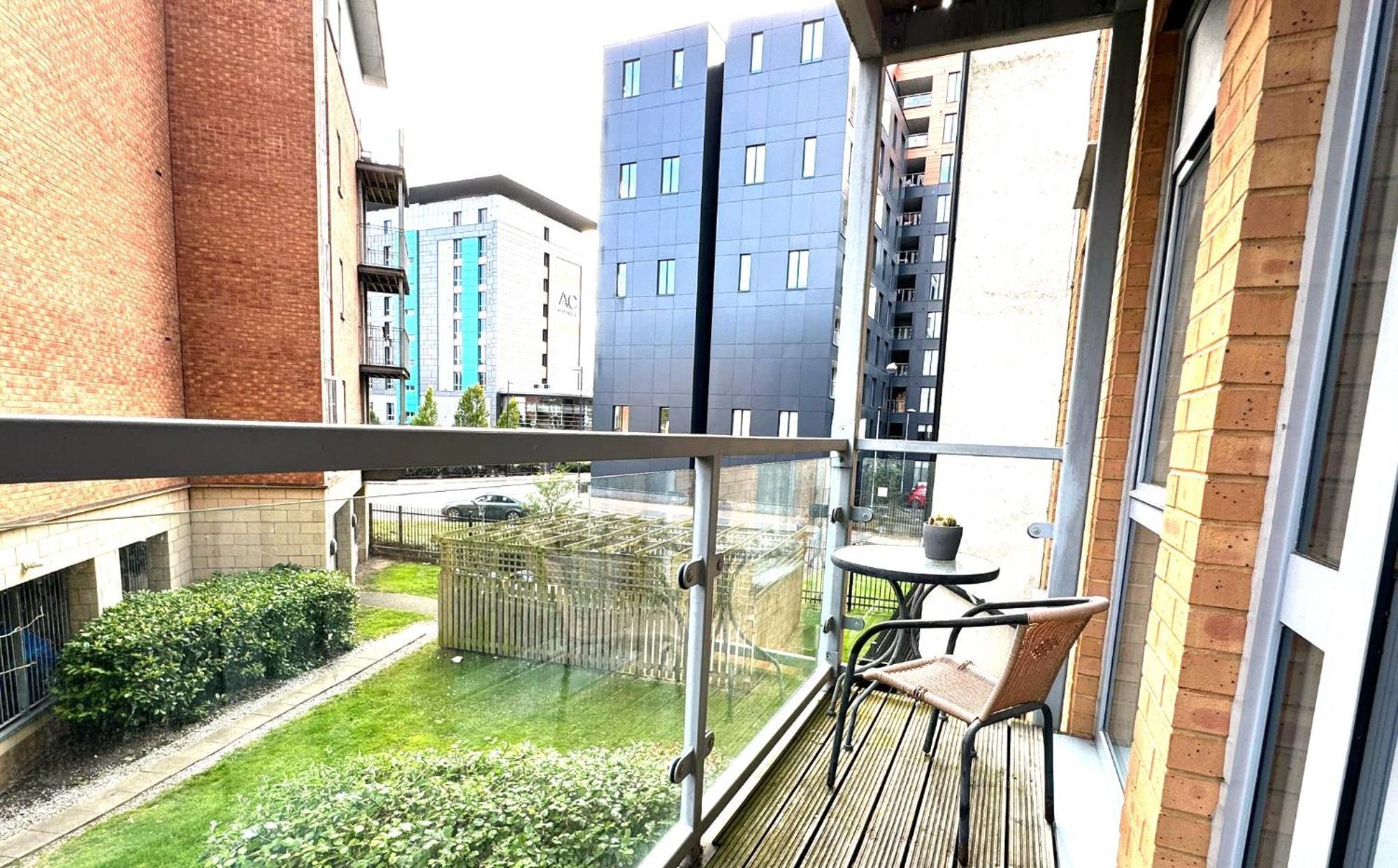 2 Bed Ensuite With Balcony And Free Onsite Secure Parking Manchester Buitenkant foto